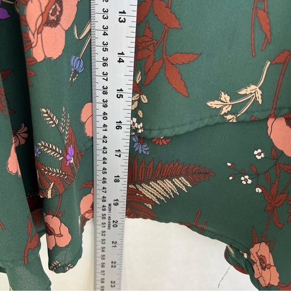 5/$25 Blue rain medium floral skirt 76 - Picture 3 of 5